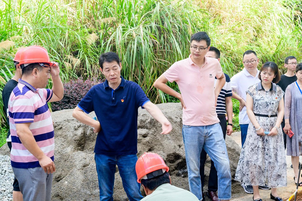 屯溪城建投公司黨支部情系福利院 慰問暖人心